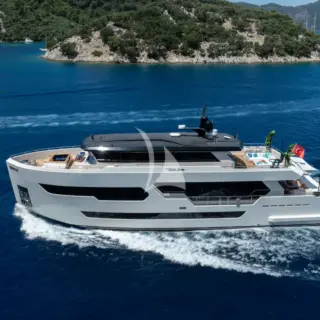 LADY LUNA - Underway