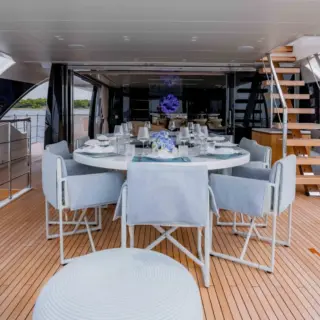 Upper Deck - Al fresco dining