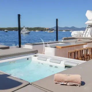 Sun Deck: Jacuzzi