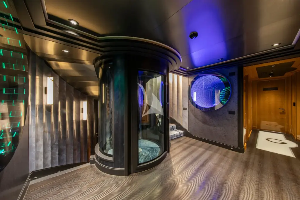 GALAXY - Main deck foyer