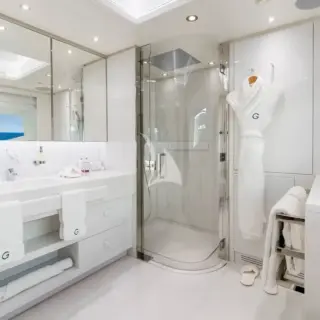 Master shower en suite