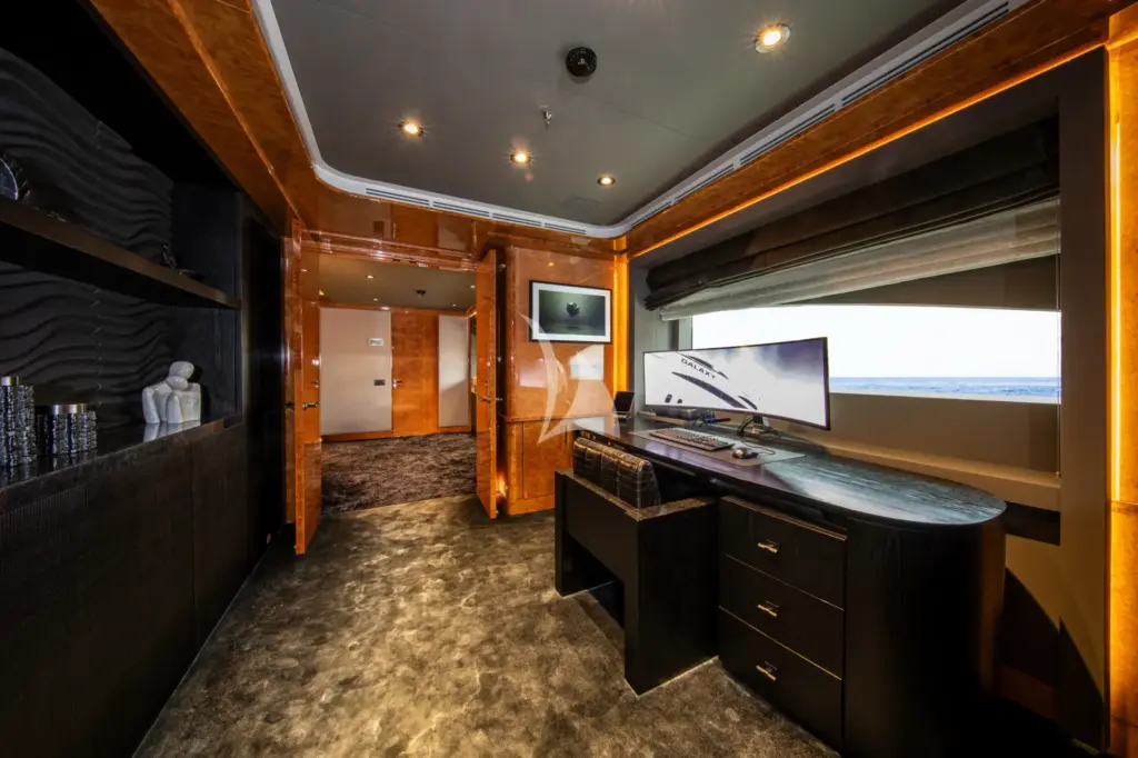 GALAXY - Master suite office/recording studio