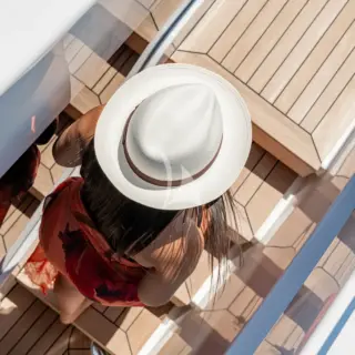 CATCH ME - Image 6
