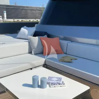 THOR - Bow seating area 