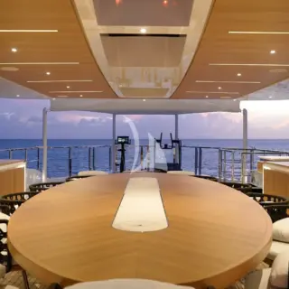 Sun deck dining