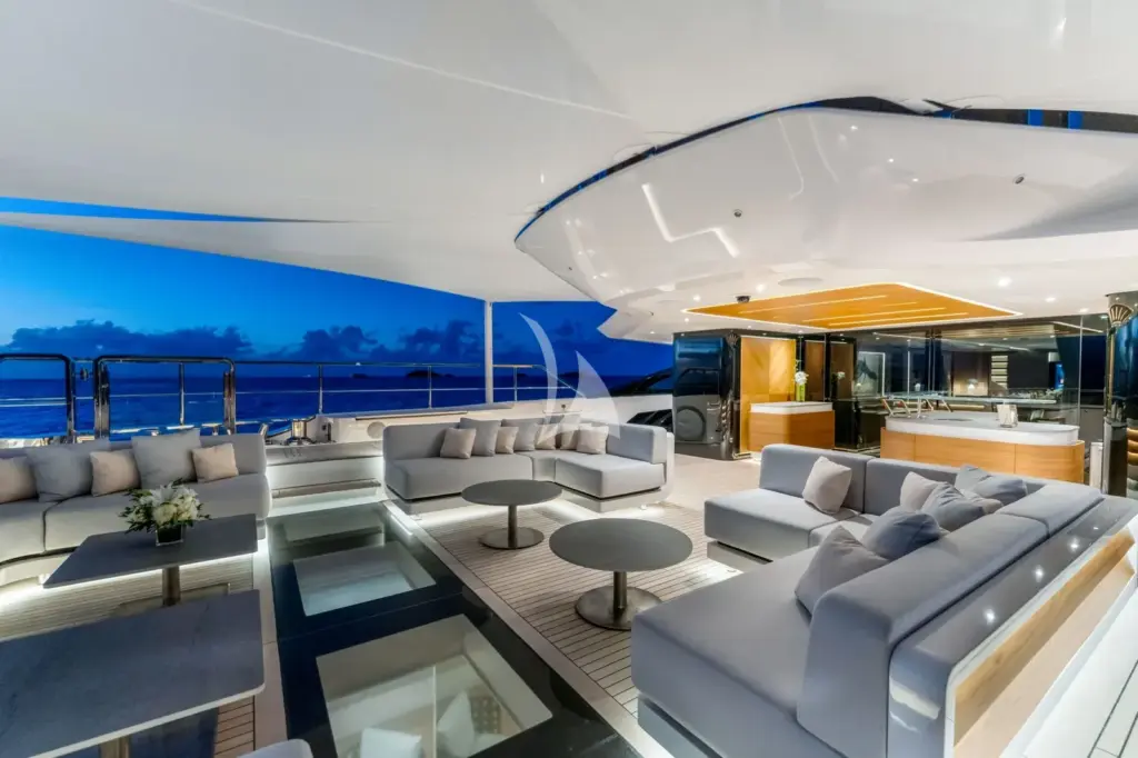 DOKINHA - Main deck aft