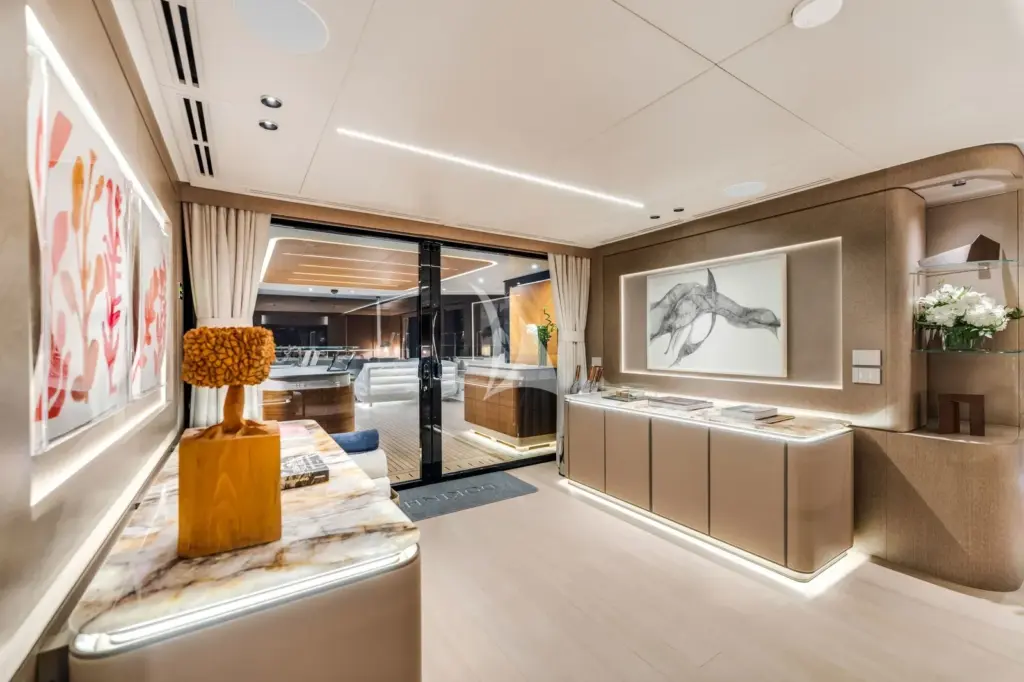 DOKINHA - Main deck lounge