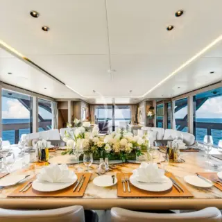 DOKINHA - Main deck dining