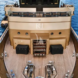 RH THREE - Fore Deck
