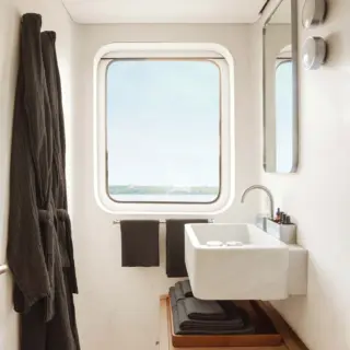 RH THREE - Double Cabin