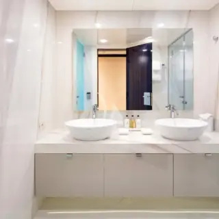 Bathroom 2nd Master cabin on bridge deck