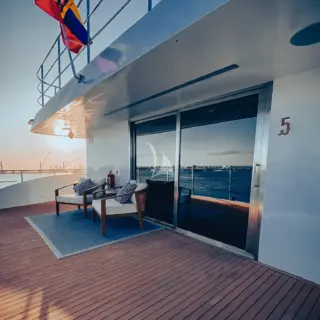 Upper deck / double cabin balcony