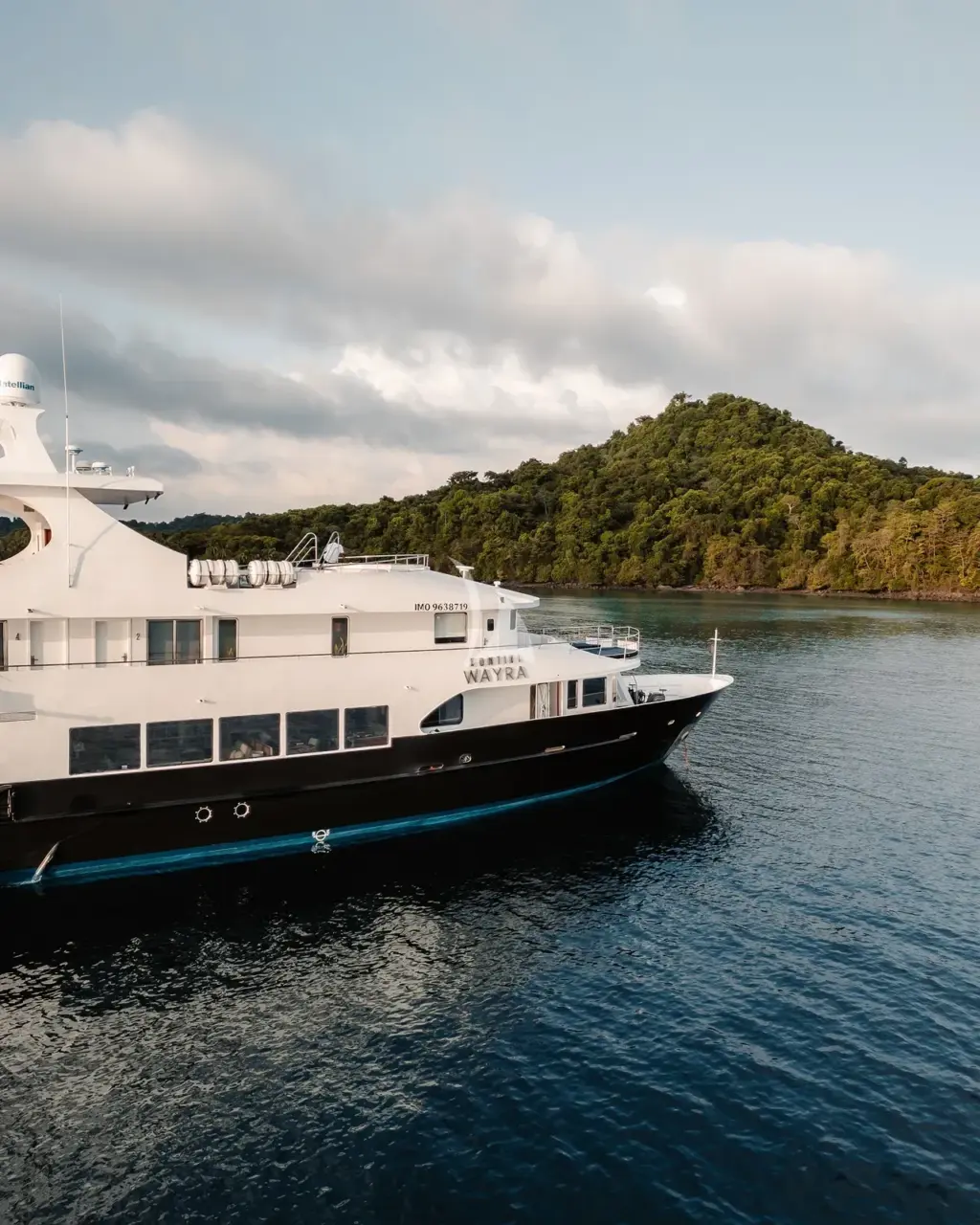 Kontiki Wayra at anchor