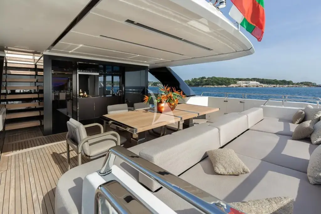 NANGARA - Aft main deck 