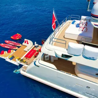 CHAMPAGNE AND CAVIAR - Water Toys