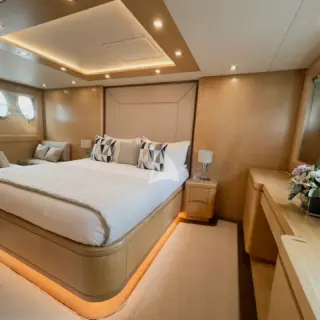 Master cabin with separate staircase (lower deck)