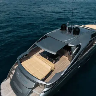 VELES Pershing 70'