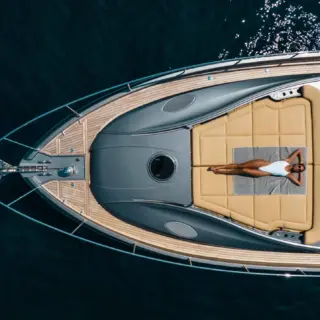 VELES Pershing 70'