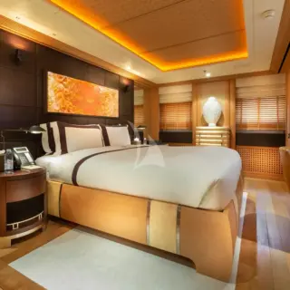 Lower deck double cabin