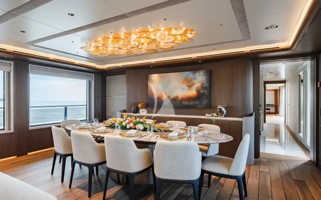 SERENISSIMA II - Main salon - dining table