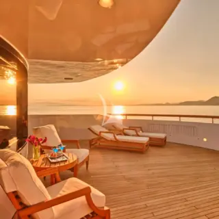 Owner's upper foredeck