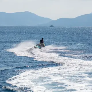 Jet ski