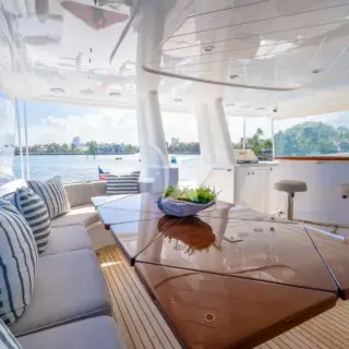 UPPERDECK DINING