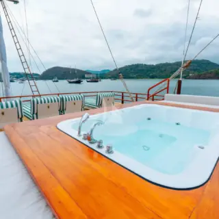 Flybridge Jacuzzi