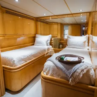 Guest room with two twins