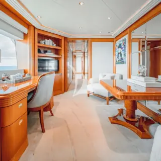 SECOND LOVE - Master stateroom office