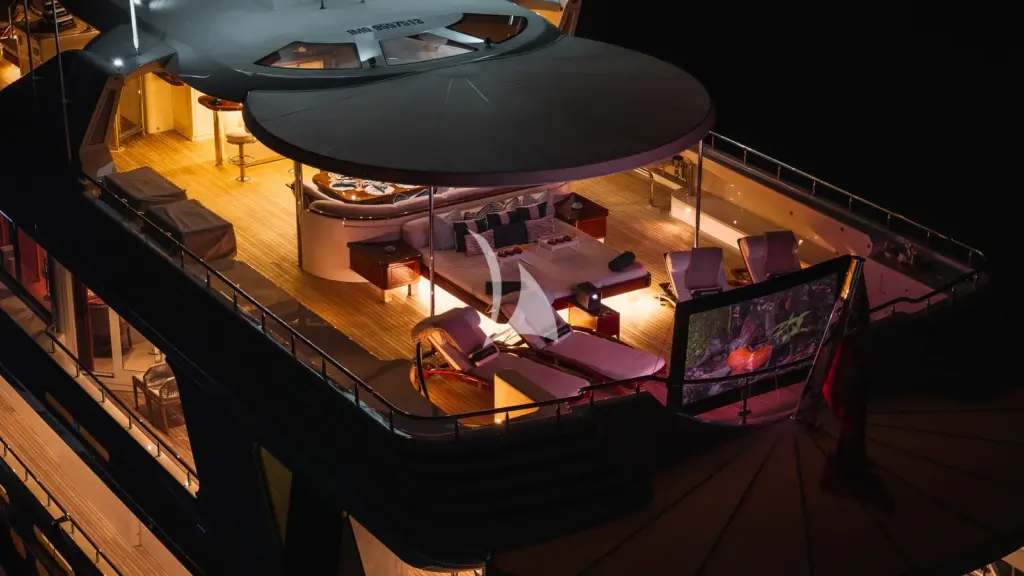 SECOND LOVE - Sun deck outdoor cinema