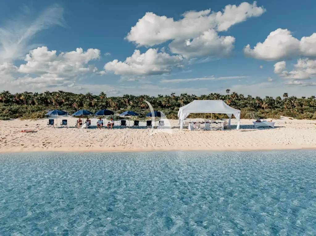 SECOND LOVE - Beach set up