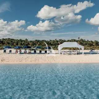 SECOND LOVE - Beach set up