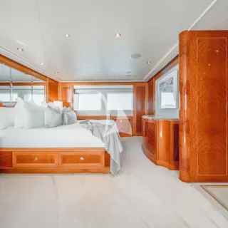 SECOND LOVE - Master stateroom