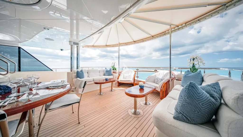 SECOND LOVE - Main deck aft