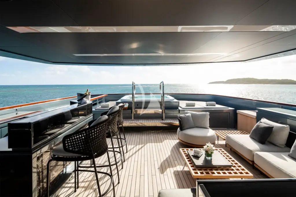 FIFTY - Sundeck Jacuzzi