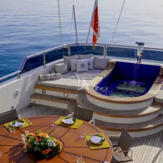Upper Deck