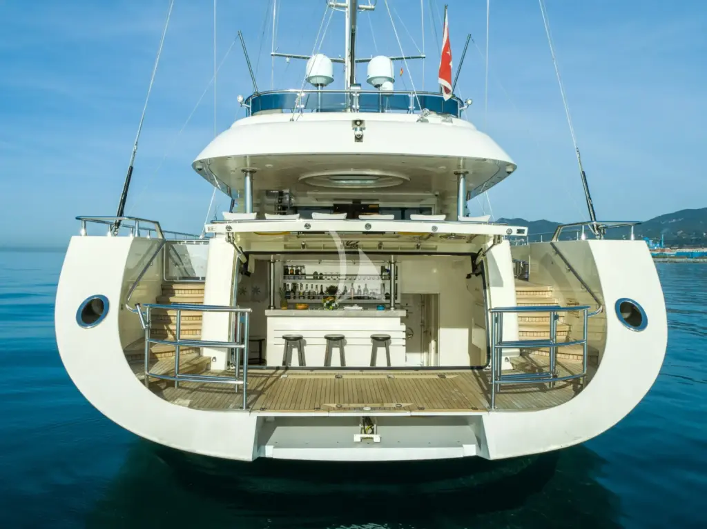 ARESTEAS - Stern View