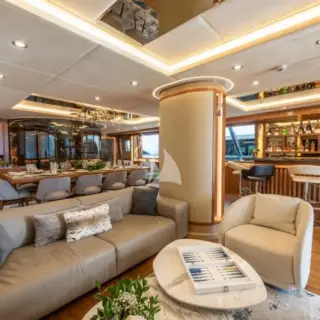 ARESTEAS - Main Salon