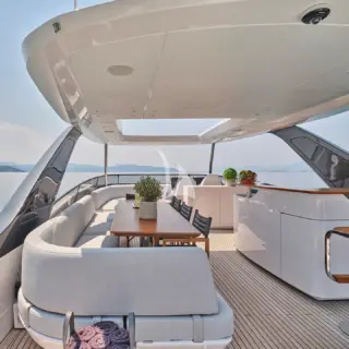 Sundeck Lounge Area & Bar