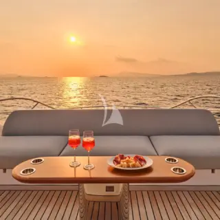 Aperitif at the bow