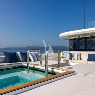 Upper Deck - Jacuzzi