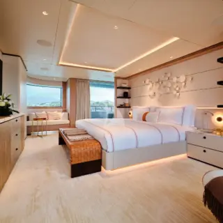 XWAVE - Main deck master cabin