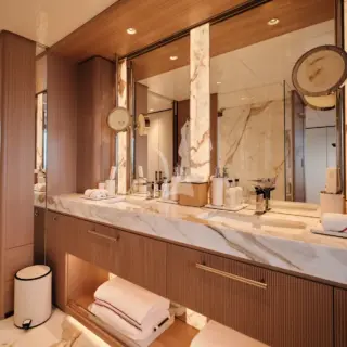 XWAVE - Master cabin shower room en suite