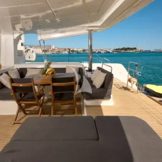AKANA - aft deck dining area