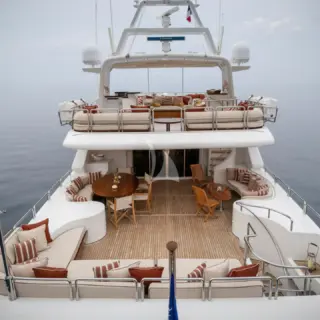 New table and lounging bridge deck aft 