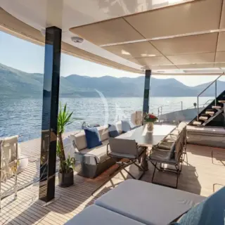 GRAYA - aft deck platform