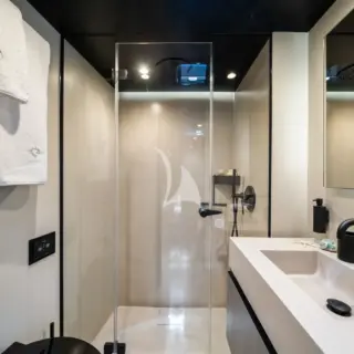 GRAYA - VIP forward en-suite