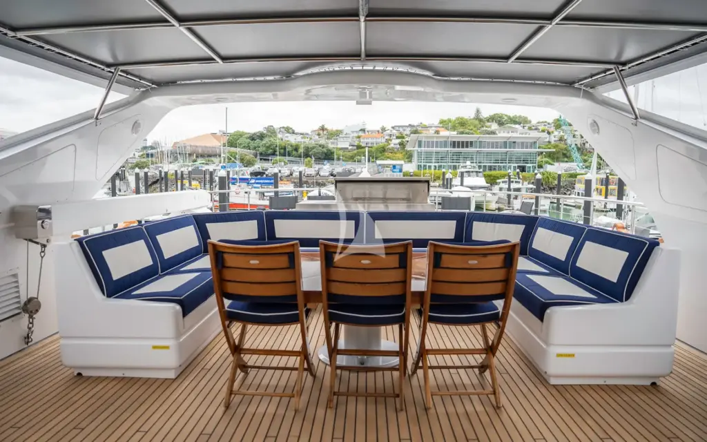 LIBERTE IV - Dining for 10 on the flybridge.