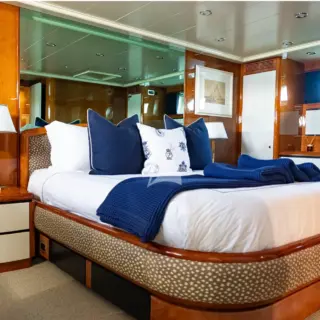 LIBERTE IV - Full beam VIP cabin
